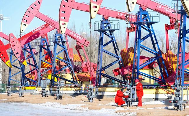 原油生产（许书晨 摄_爱奇艺.jpg