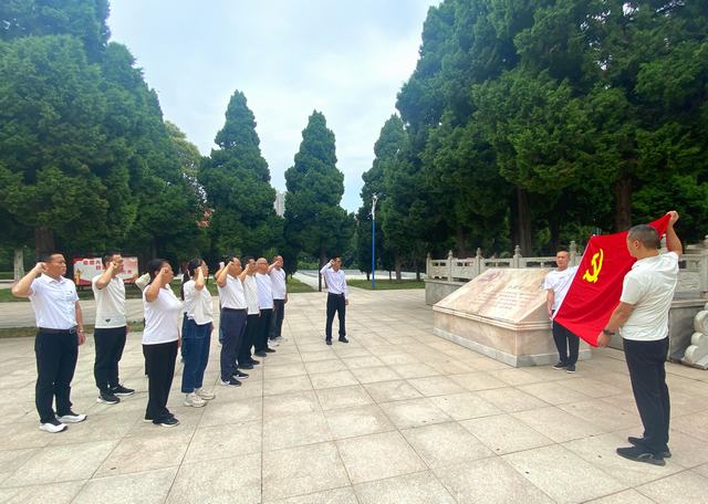 重温入党誓词.jpg