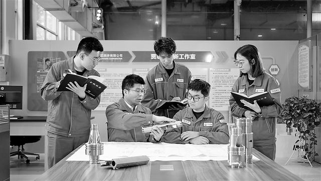 1789893395656028.jpg ②中油测井制造公司打造创新工作室,培养青年员工。.jpg